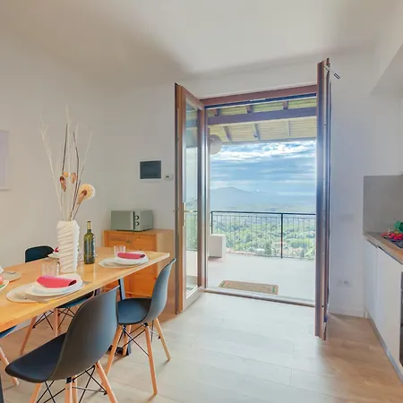 Il Vecchio Faggio: Maggiore View Terrace - Happy Apartment