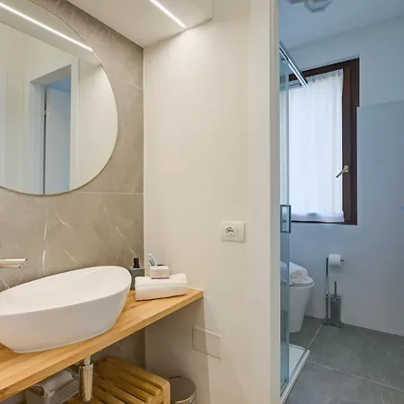 Il Vecchio Faggio: Maggiore View Terrace - Happy Apartment *