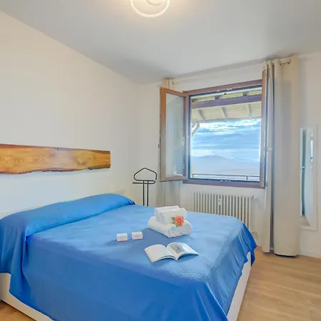 Apartment Il Vecchio Faggio: Maggiore View Terrace - Happy *