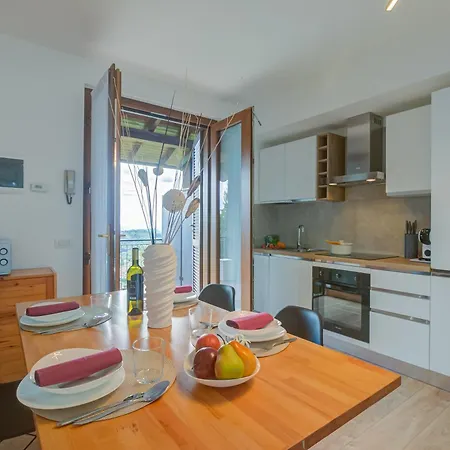 Il Vecchio Faggio: Maggiore View Terrace - Happy Apartment Gignese