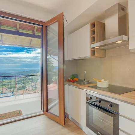 Il Vecchio Faggio: Maggiore View Terrace - Happy Apartment