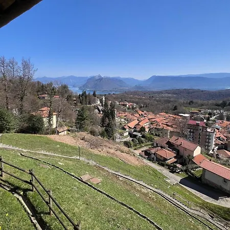 Il Vecchio Faggio: Maggiore View Terrace - Happy Apartment