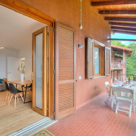 Apartment Il Vecchio Faggio: Maggiore View Terrace - Happy *