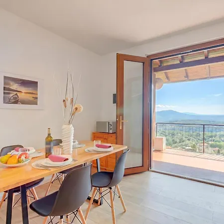 Il Vecchio Faggio: Maggiore View Terrace - Happy Apartment Gignese