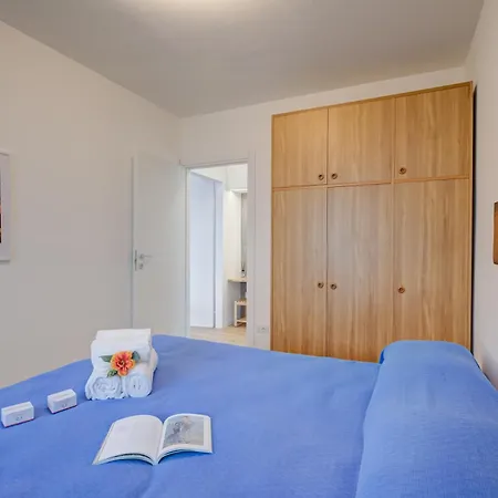 Il Vecchio Faggio: Maggiore View Terrace - Happy Apartment