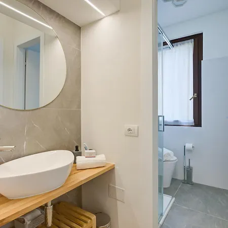 Il Vecchio Faggio: Maggiore View Terrace - Happy Apartment