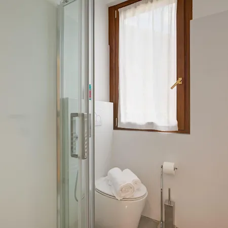 Apartment Il Vecchio Faggio: Maggiore View Terrace - Happy