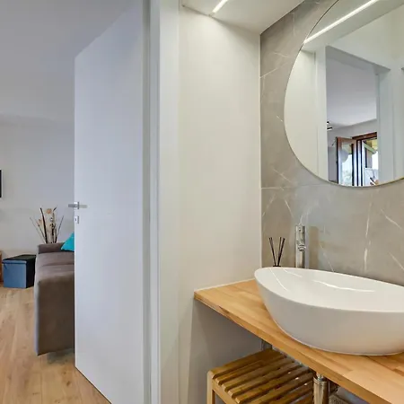 Il Vecchio Faggio: Maggiore View Terrace - Happy Apartment Gignese