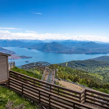 Apartment Il Vecchio Faggio: Maggiore View Terrace - Happy