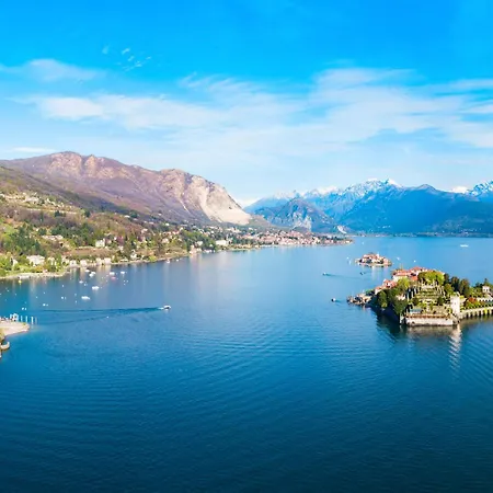 Il Vecchio Faggio: Maggiore View Terrace - Happy Apartment